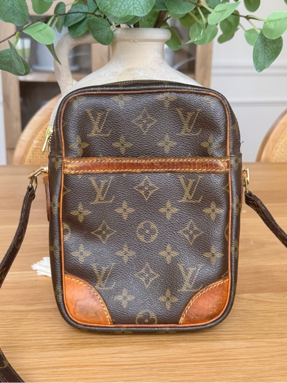 ✅AUTH✅LOUIS VUITTON DANUBE CROSSBODY BAG